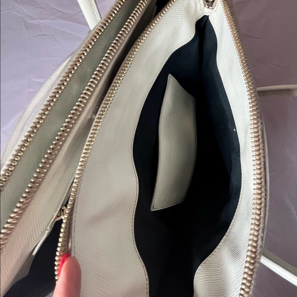 Prada Canapa Saffino Leather Large Tote with Strap - Picture 7 of 16